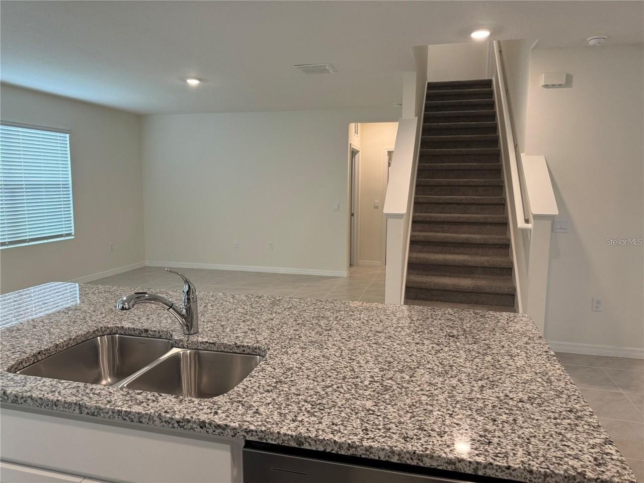 2572 Tulip Dr - Photo 4 of 16