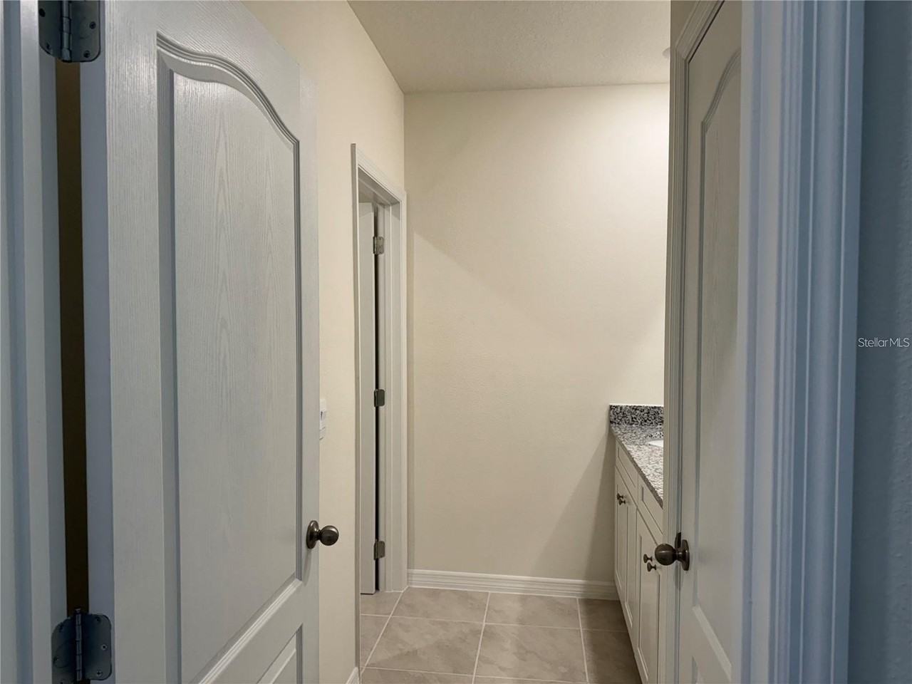 2572 Tulip Dr - Photo 5 of 16