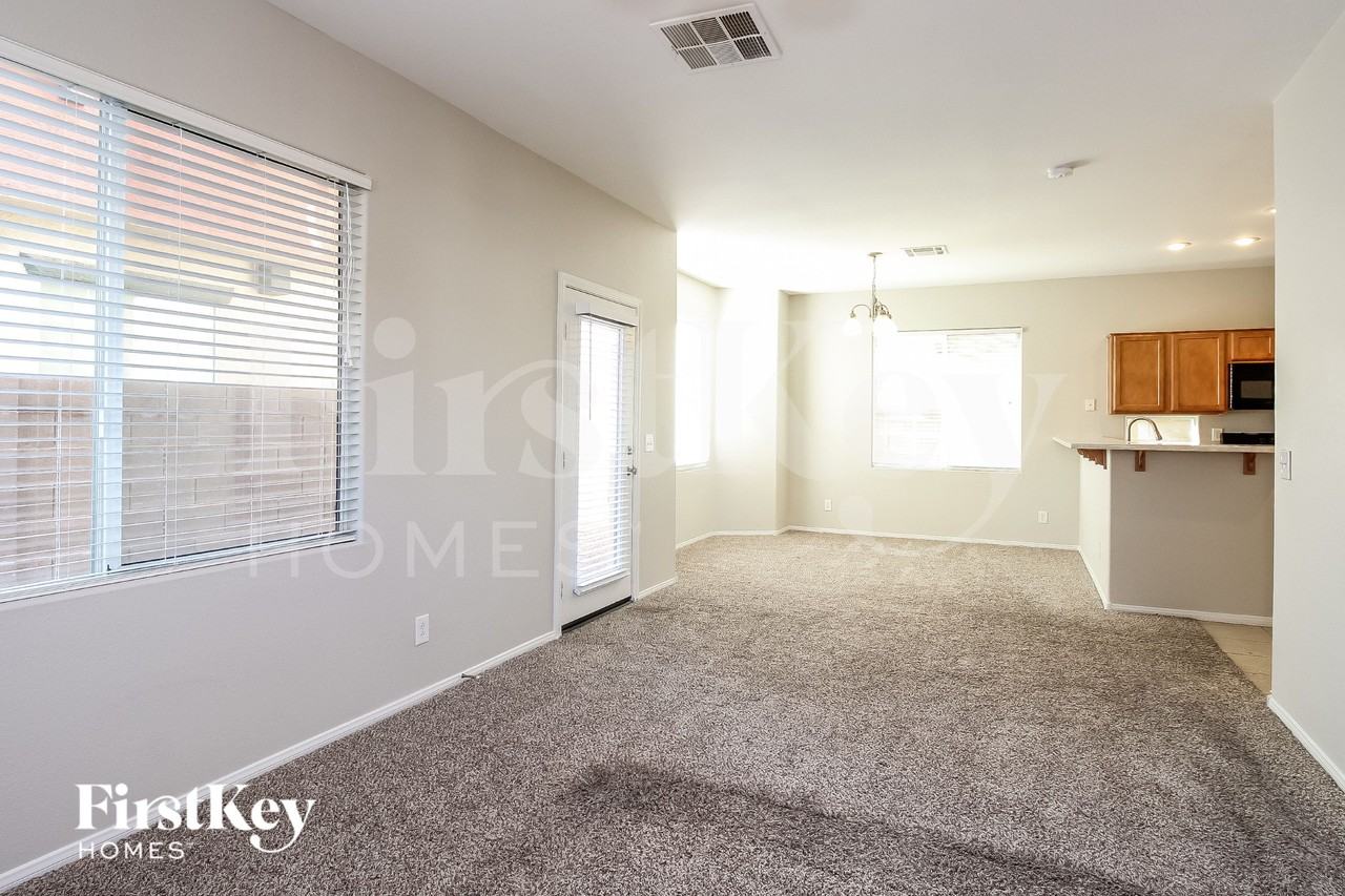 10552 Lessona St - Photo 3 of 16