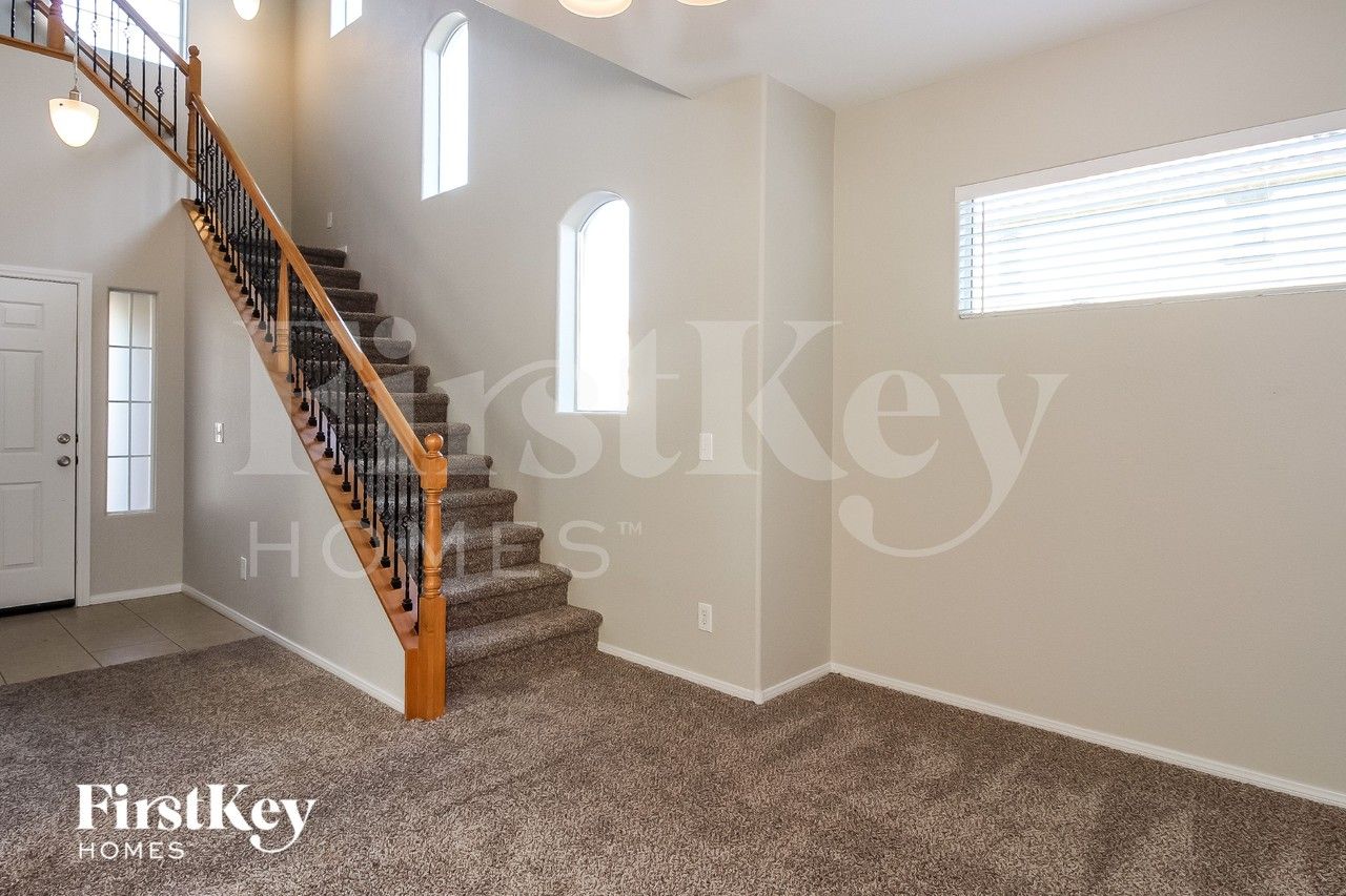 10552 Lessona St - Photo 4 of 16