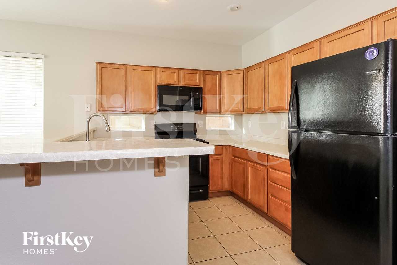 10552 Lessona St - Photo 6 of 16