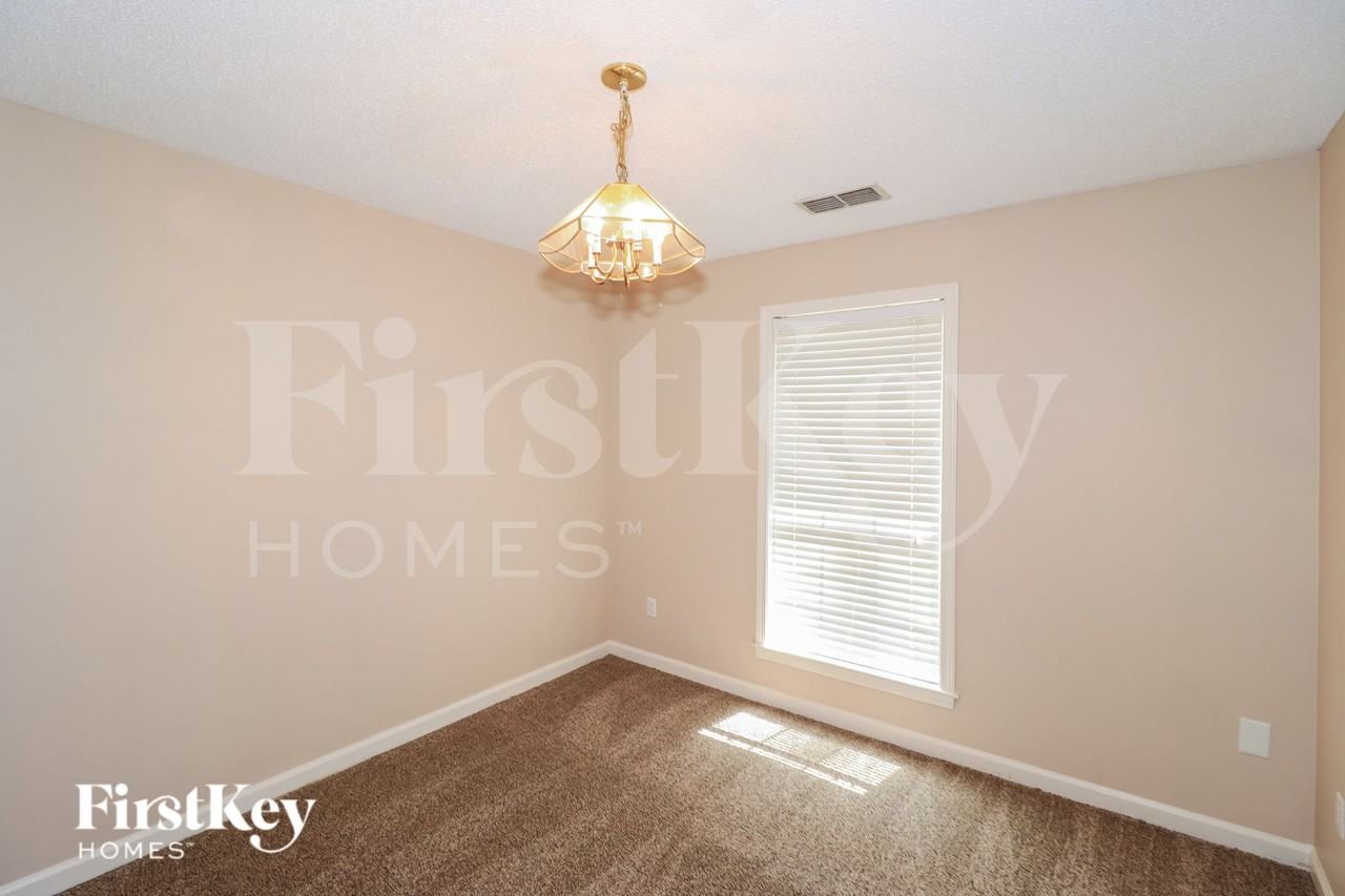1049 Nolan Ln - Photo 5 of 15