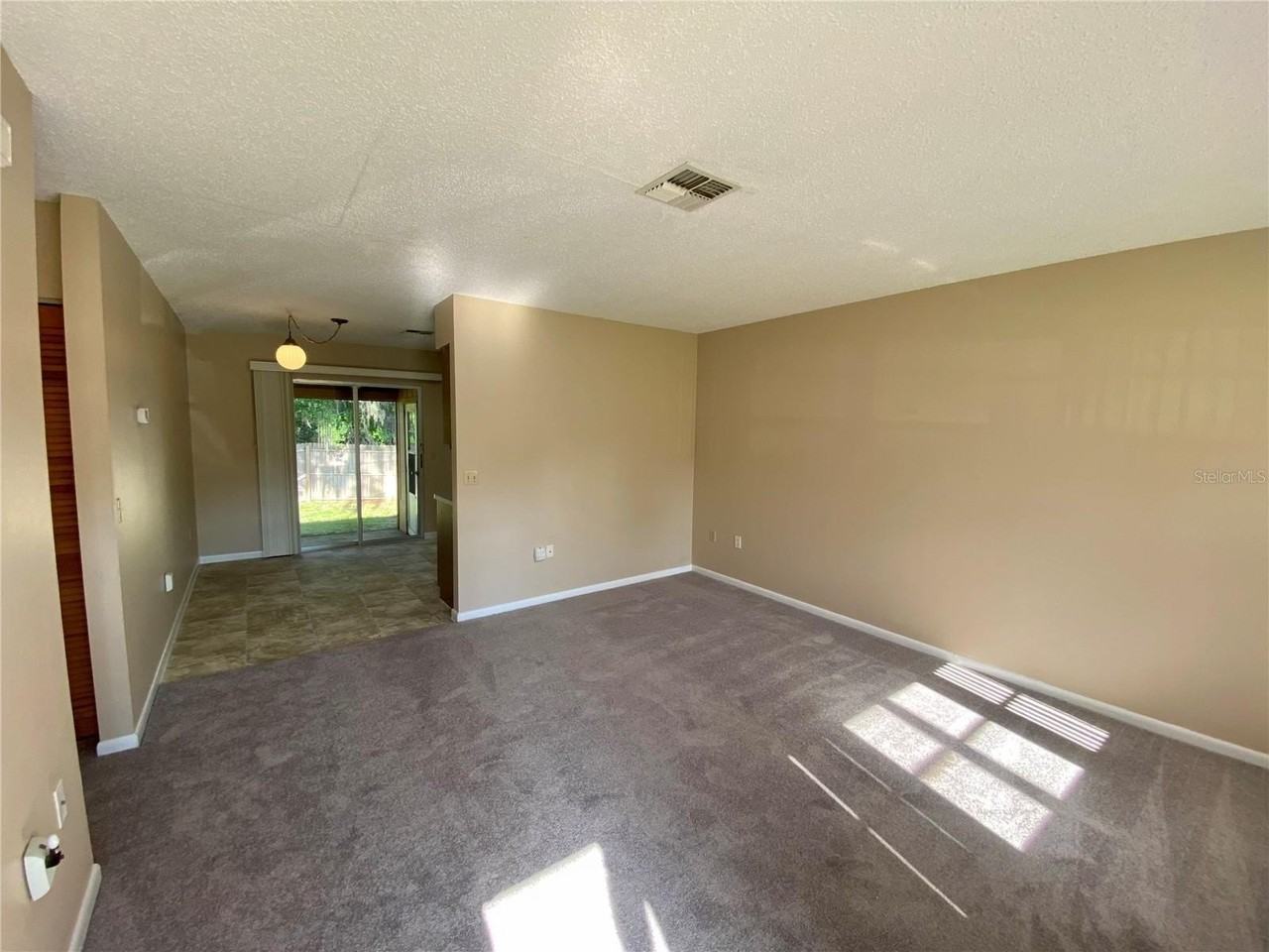 20004 Suncrest Dr - Photo 2 of 10