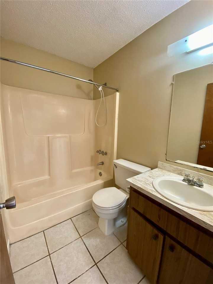 20004 Suncrest Dr - Photo 7 of 10