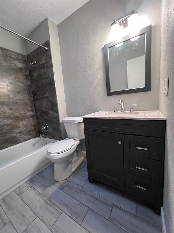1268 Pinehurst Rd - Photo 5 of 10