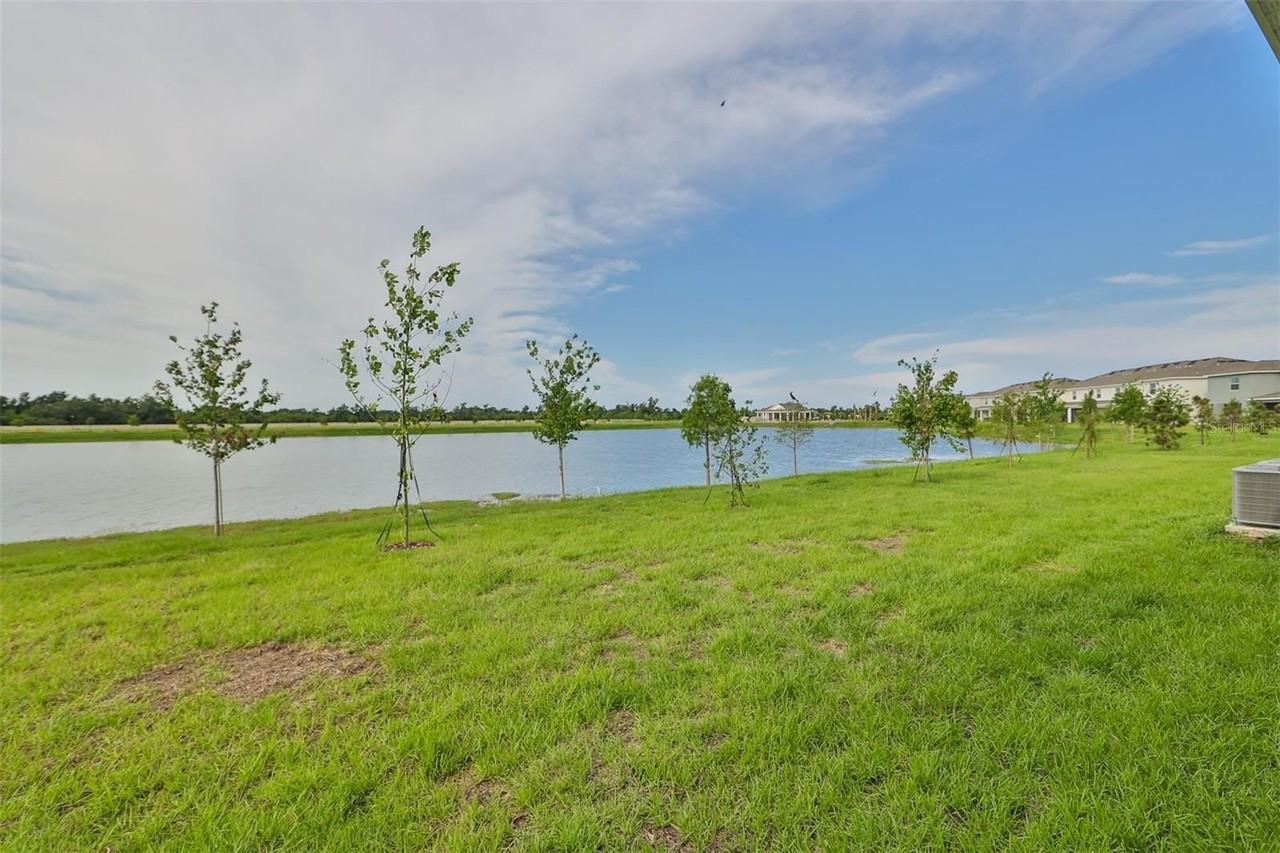 233 Mangrove Shade Cir - Photo 4 of 42