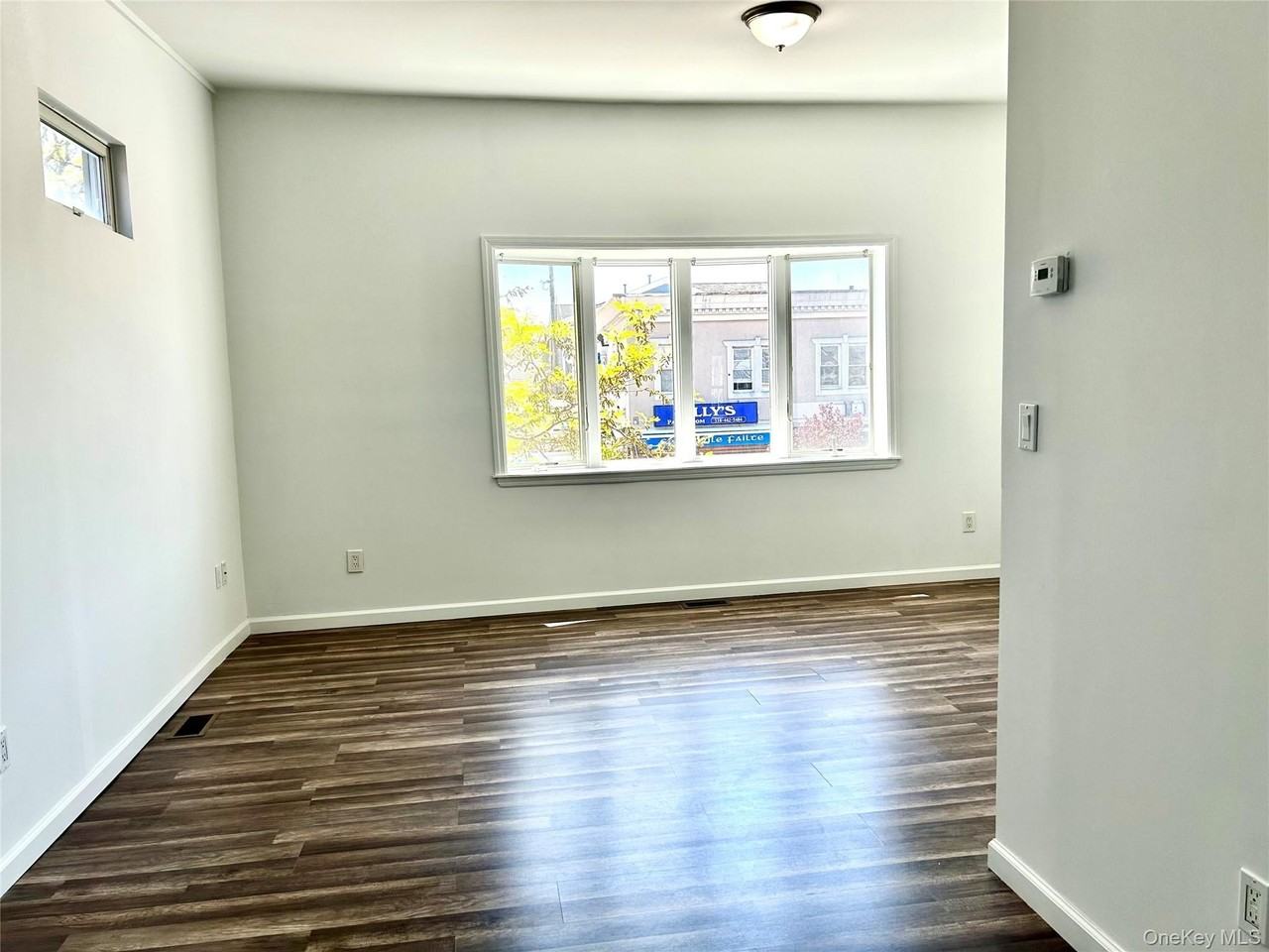 949 W Beech St - Photo 4 of 31