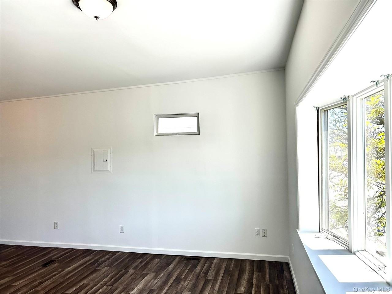 949 W Beech St - Photo 5 of 31