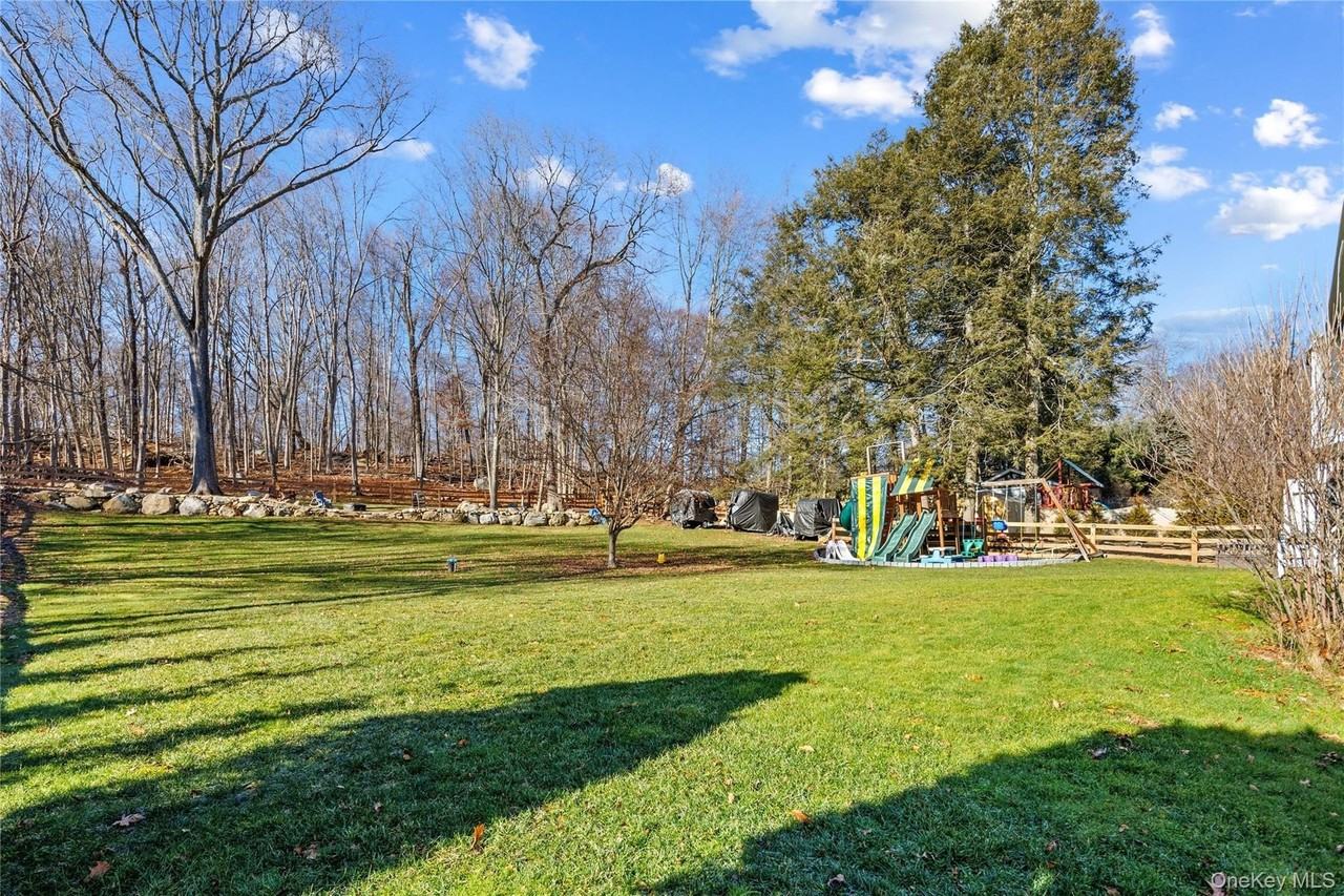 44 Oakridge Rd - Photo 3 of 22