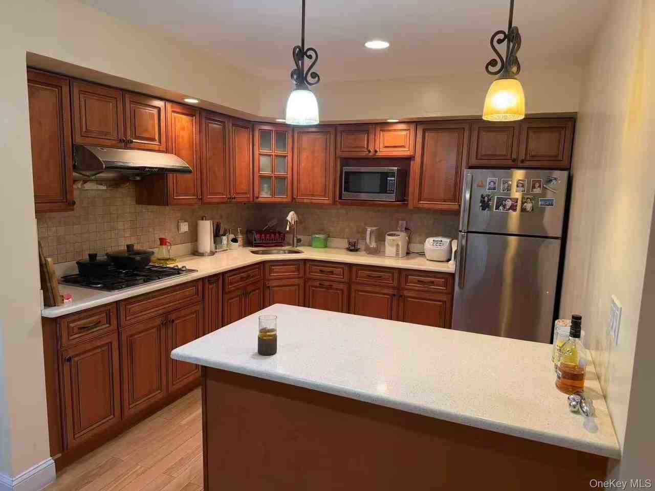7140 163rd St #1 - Photo 3 of 10