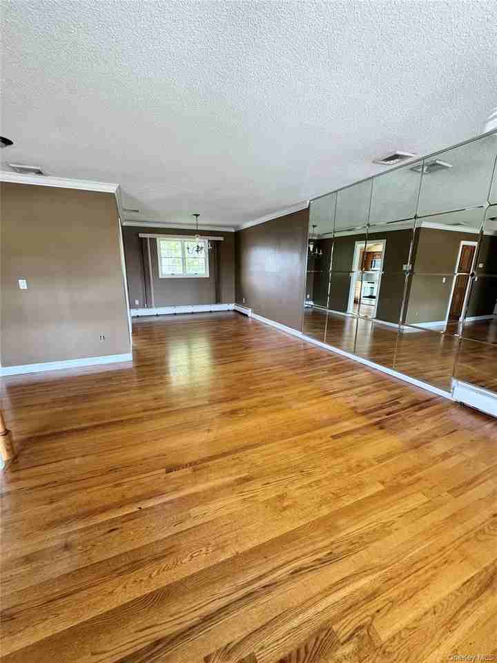 255 Brookside Ct - Photo 2 of 11