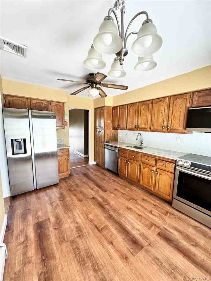 255 Brookside Ct - Photo 4 of 11