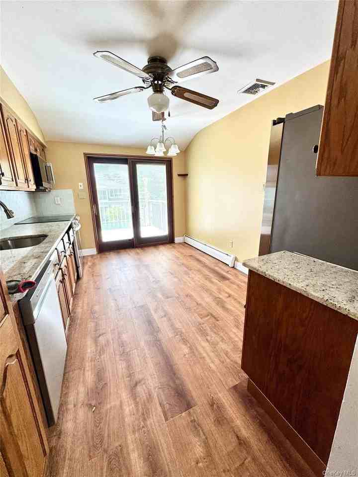 255 Brookside Ct - Photo 5 of 11