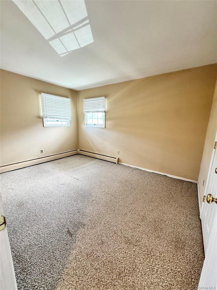 255 Brookside Ct - Photo 7 of 11