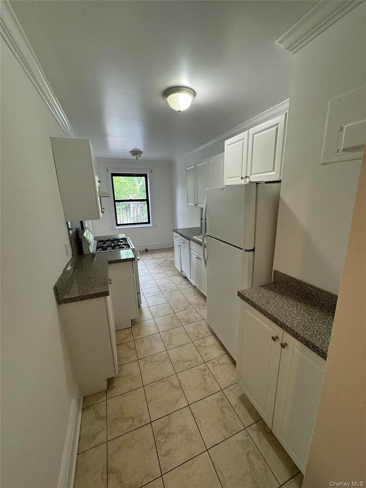 10 Wright Pl #A5 - Photo 2 of 10