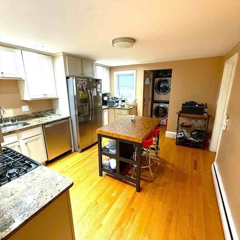 160 L St #1