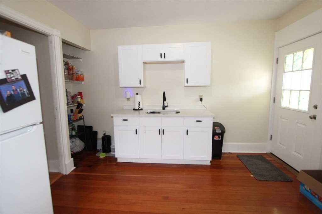 122 Elm St #D - Photo 5 of 13