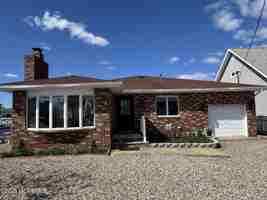 featured image of 31 Navarra Dr