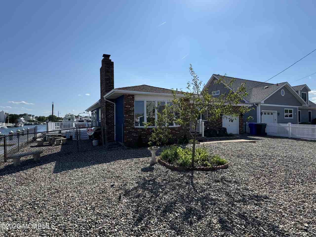 31 Navarra Dr - Photo 2 of 38