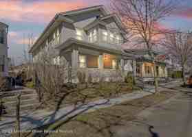 featured image of 907 Bergh St
