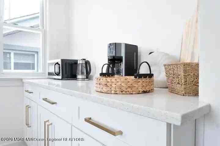 907 Bergh St - Photo 5 of 11