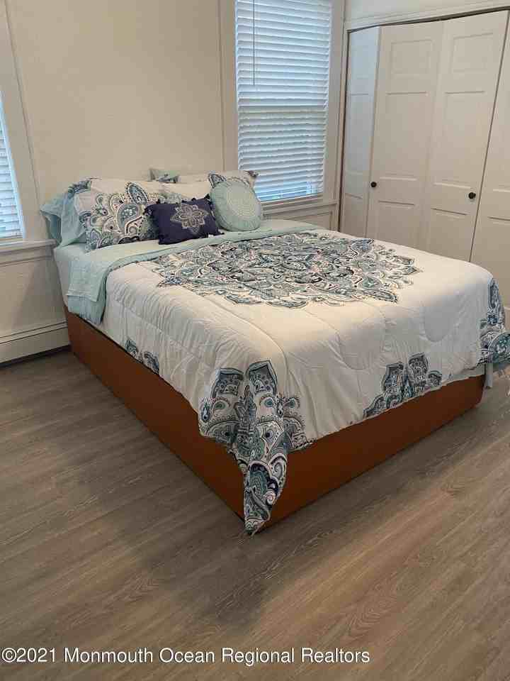 907 Bergh St - Photo 6 of 11