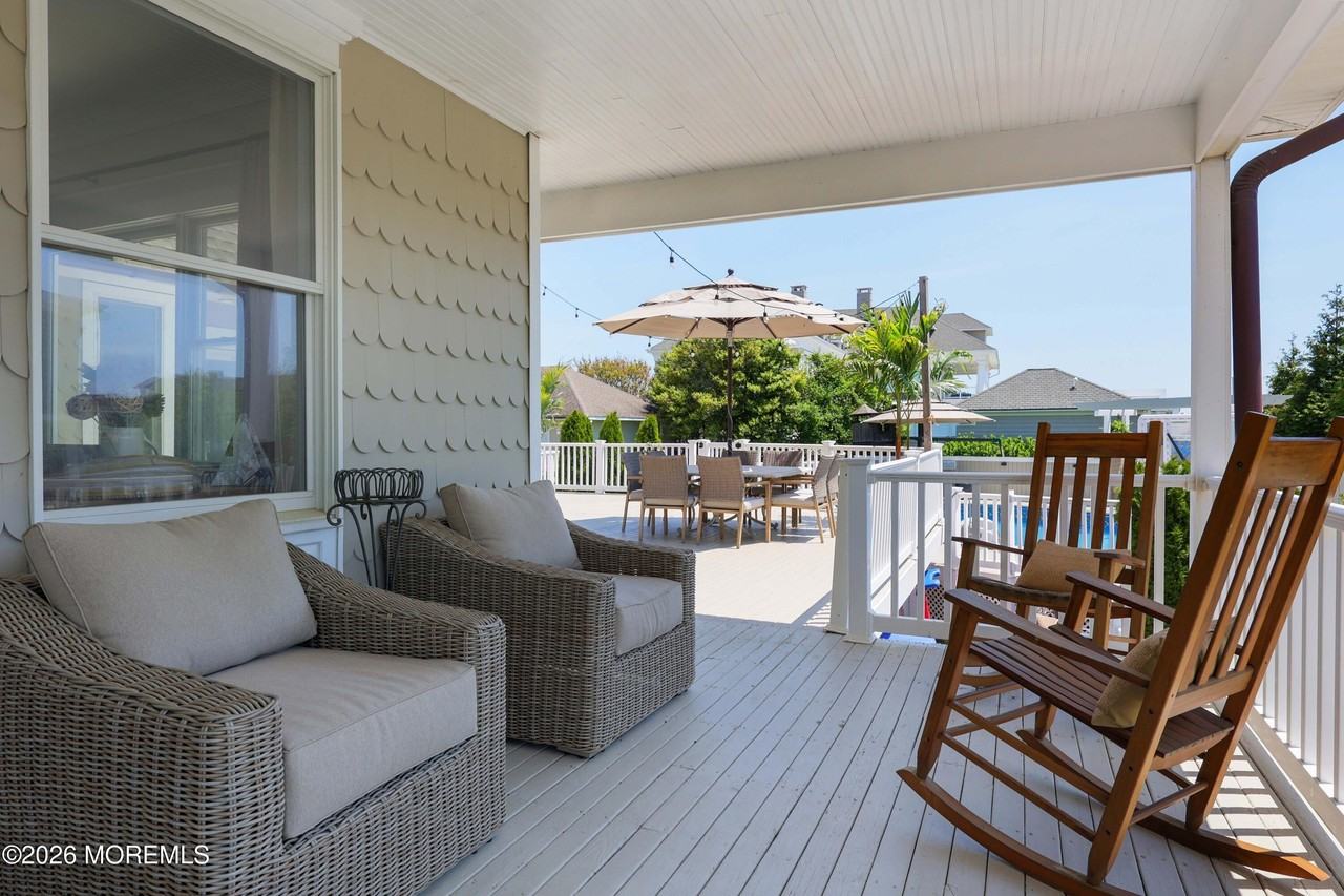 69 Seaview Ave - Photo 4 of 35
