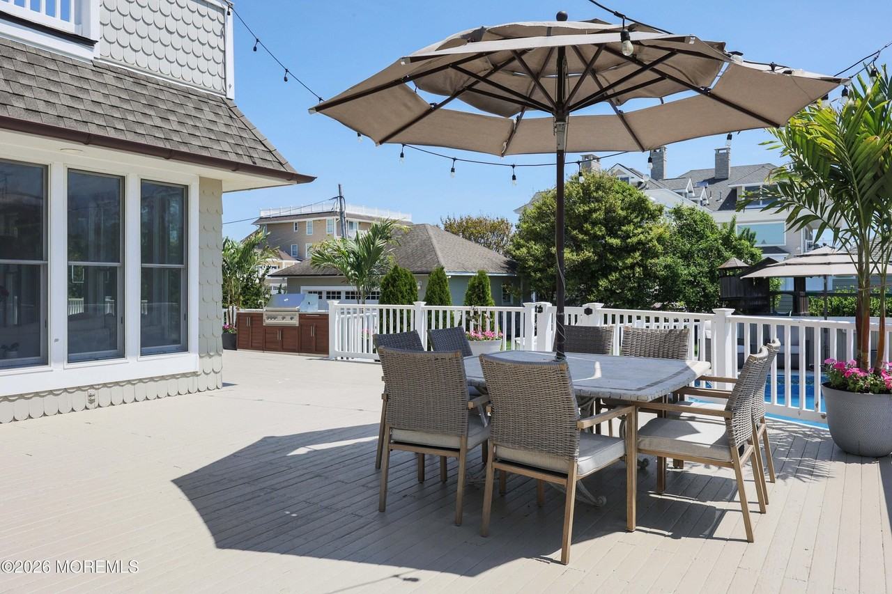69 Seaview Ave - Photo 6 of 35