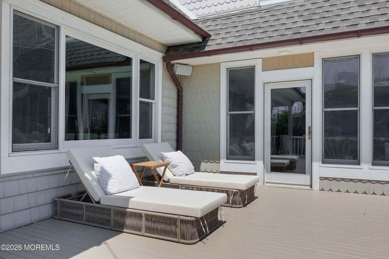 69 Seaview Ave - Photo 7 of 35