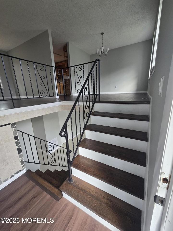 151 Shenandoah Blvd - Photo 2 of 9