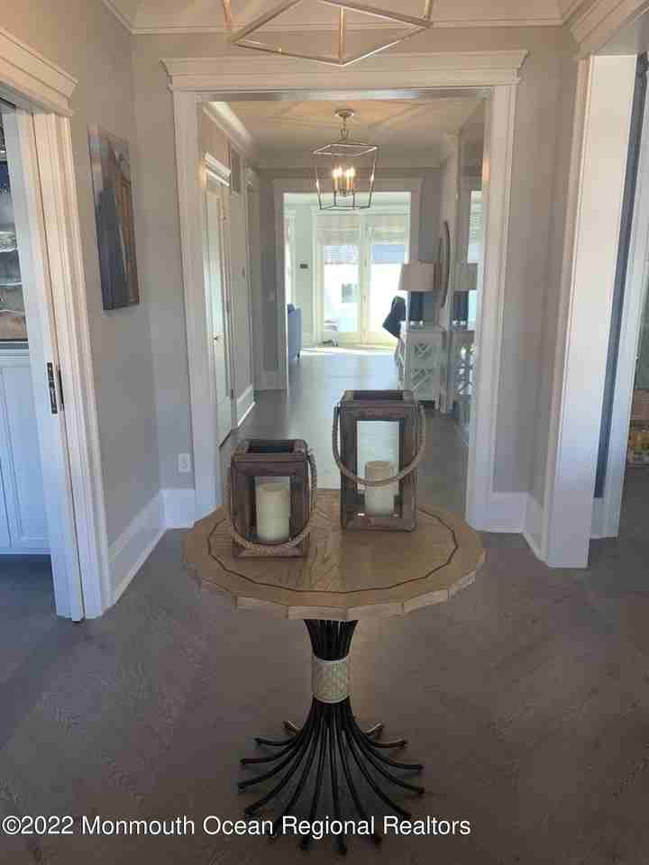 117 Sylvania Ave - Photo 5 of 44