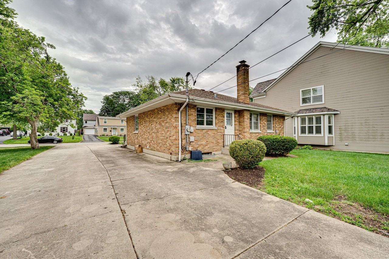1221 N Webster St - Photo 2 of 21