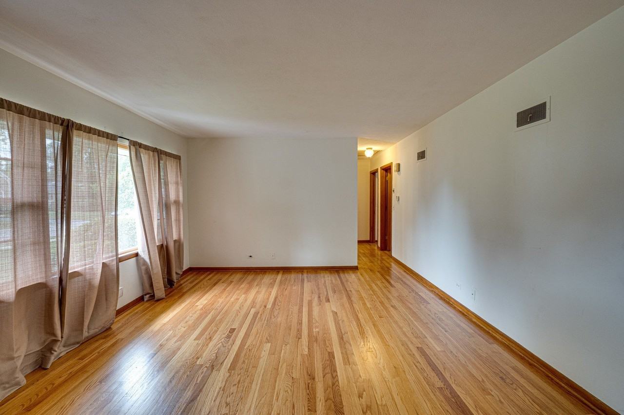 1221 N Webster St - Photo 5 of 21