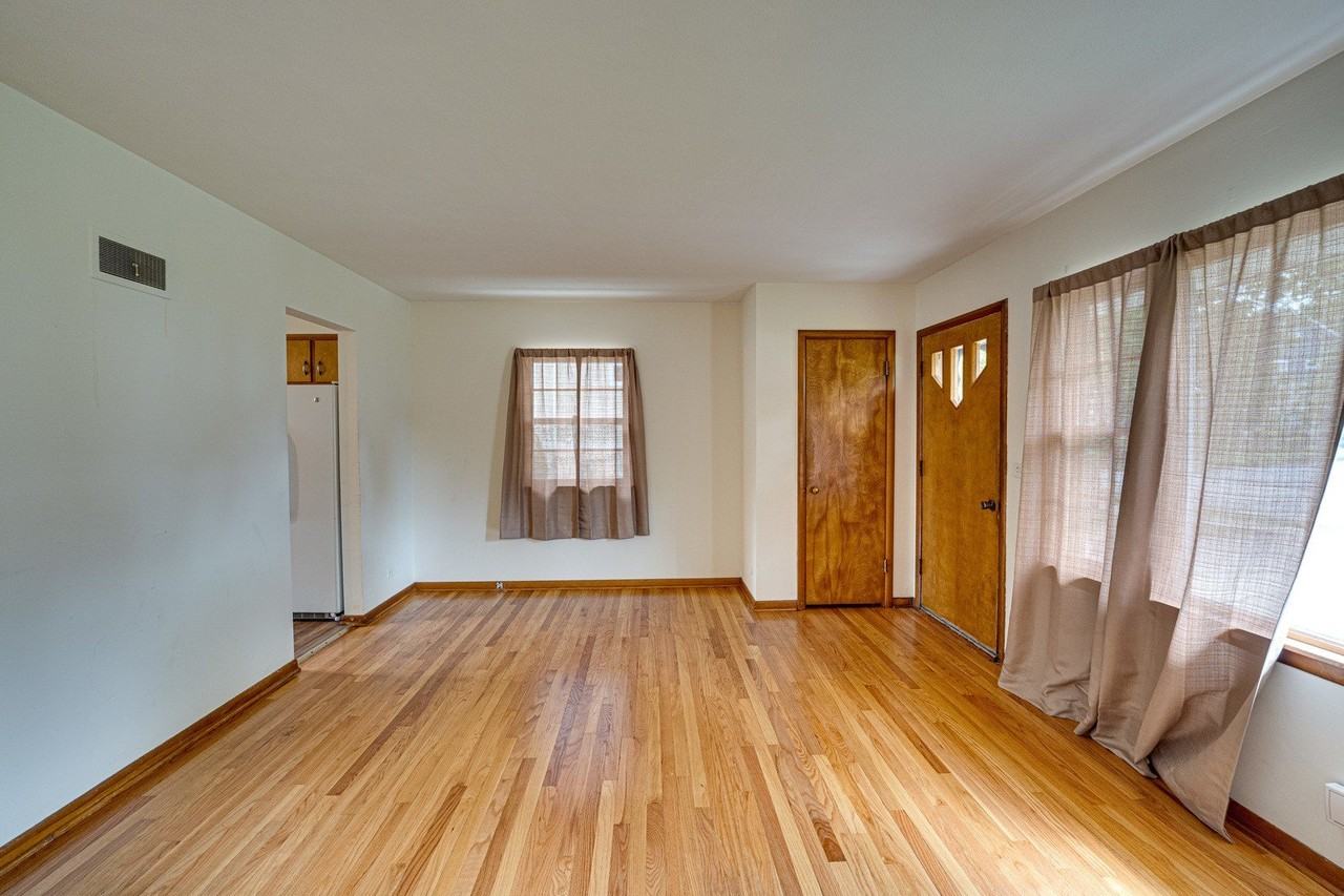 1221 N Webster St - Photo 6 of 21