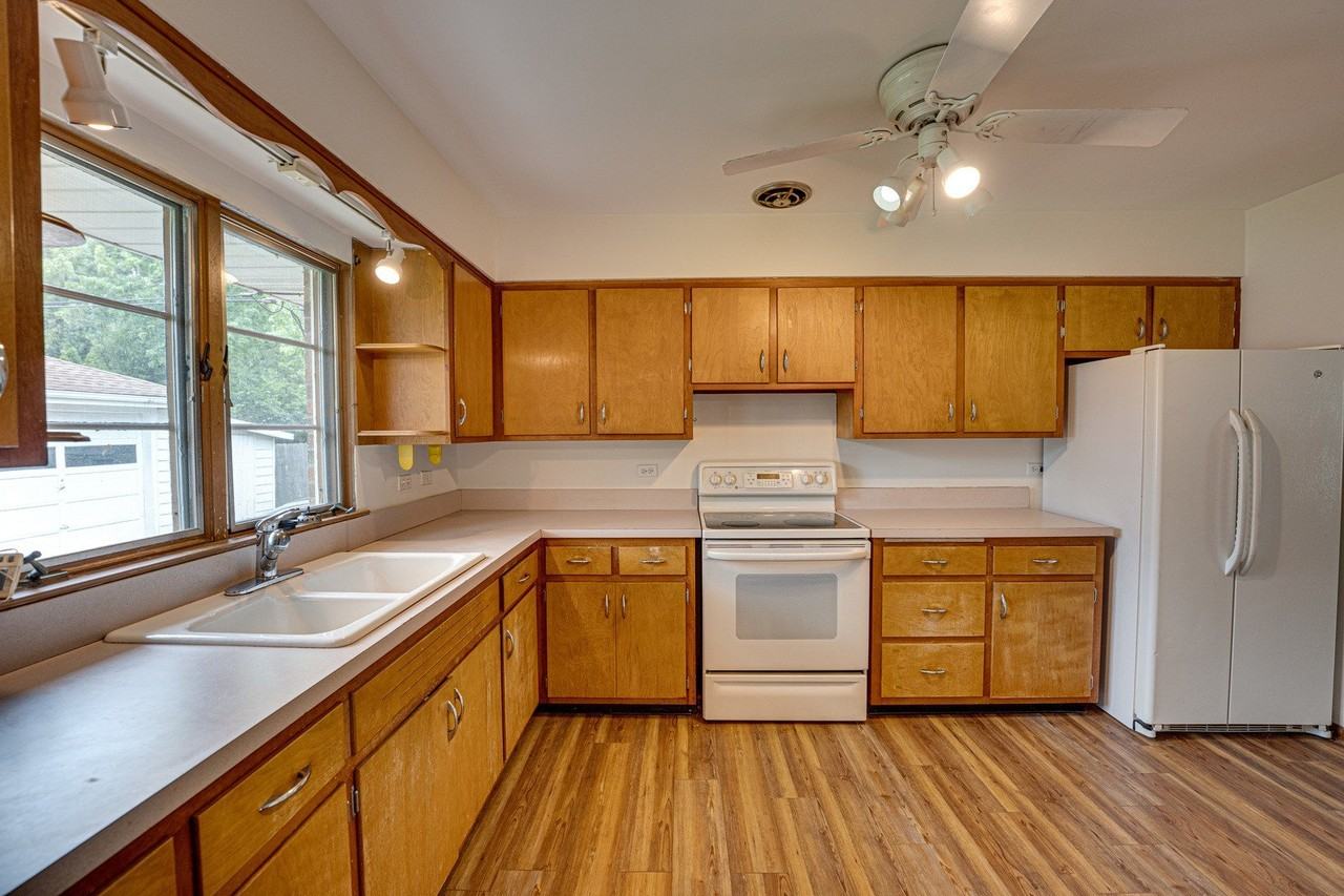 1221 N Webster St - Photo 7 of 21