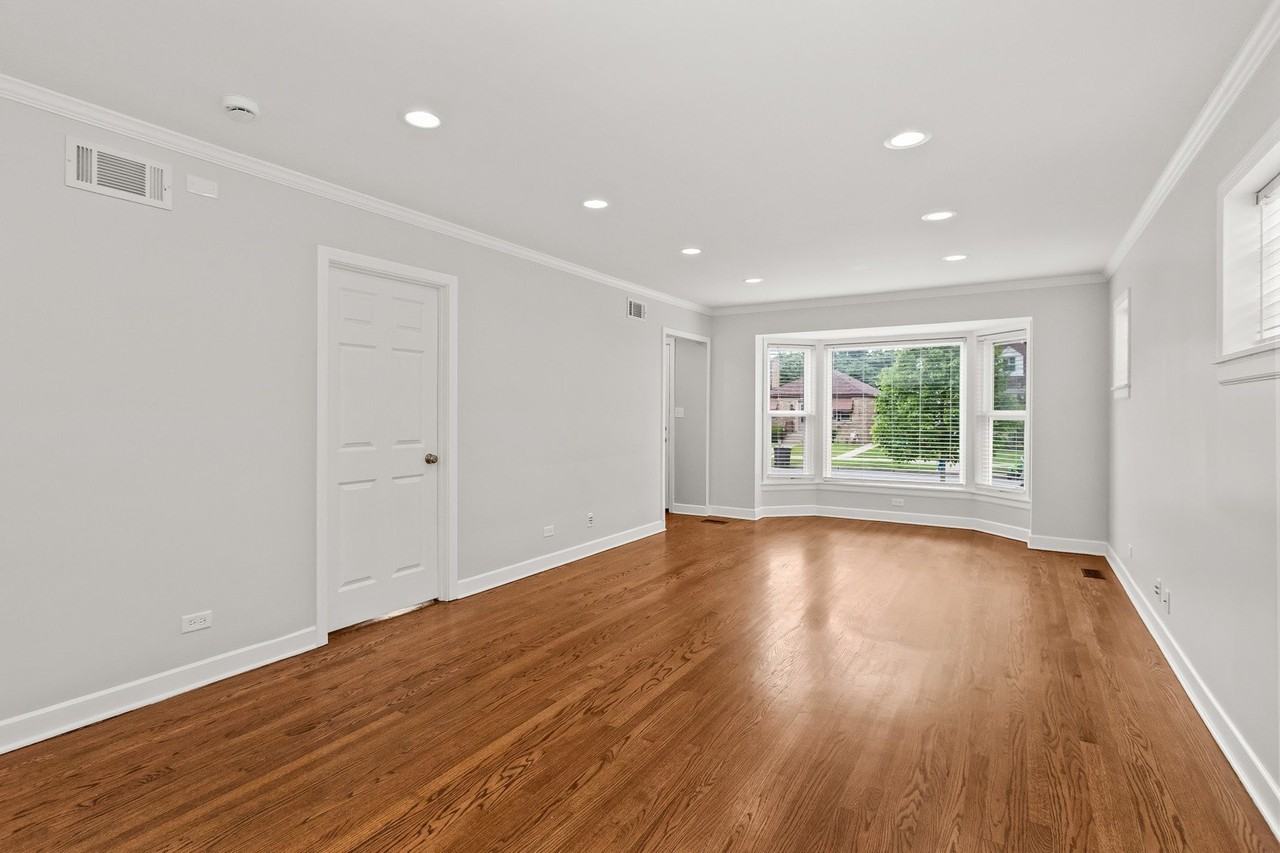 7254 N Osceola Ave - Photo 3 of 17