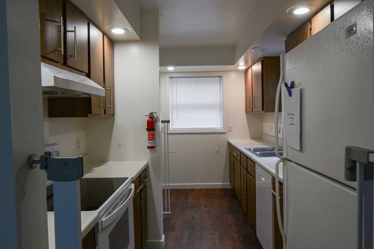1105 E Florida Ave #B - Photo 4 of 16