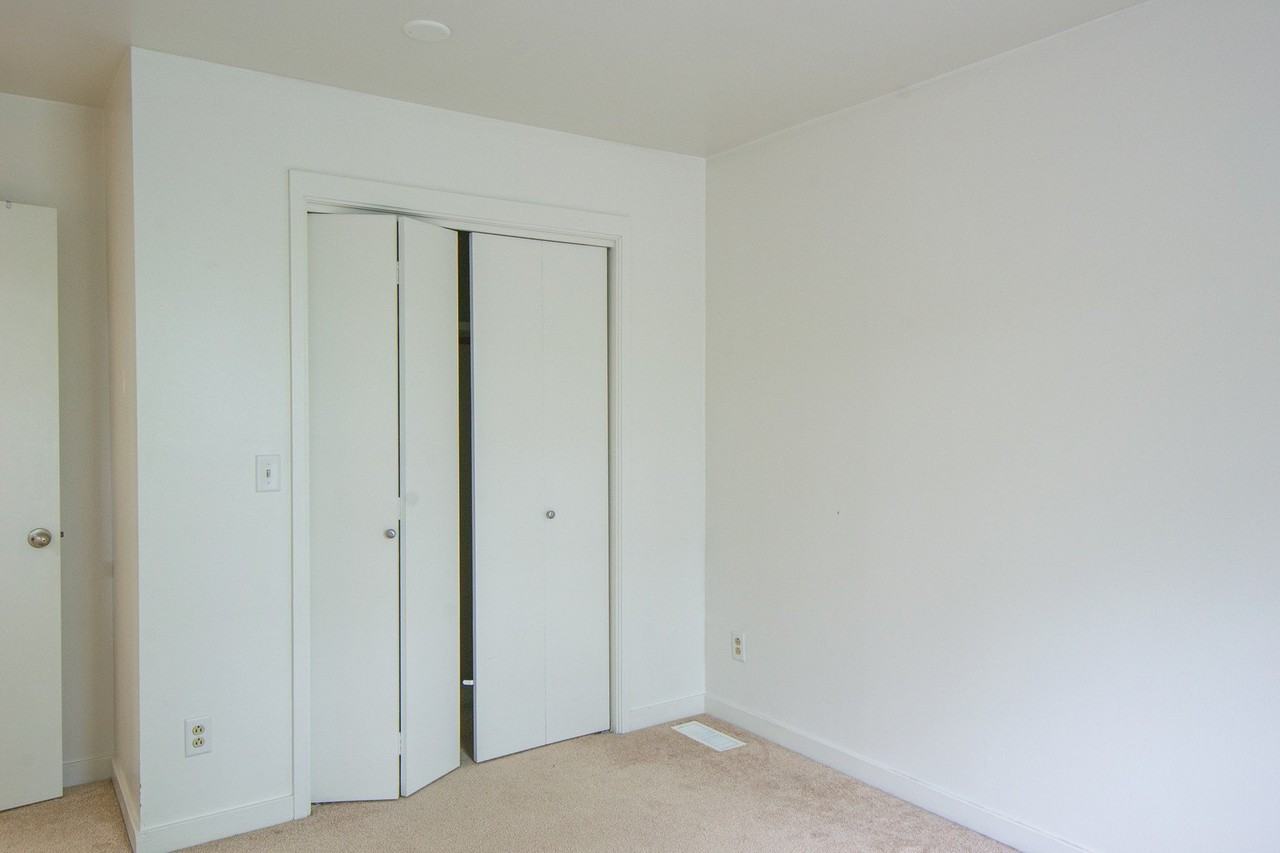 1105 E Florida Ave #B - Photo 5 of 16