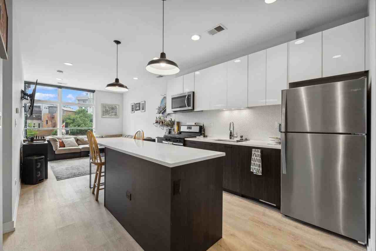 713 N Milwaukee Ave #202 - Photo 2 of 12