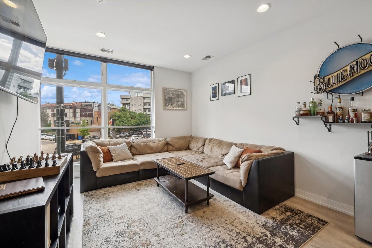 713 N Milwaukee Ave #202 - Photo 7 of 12
