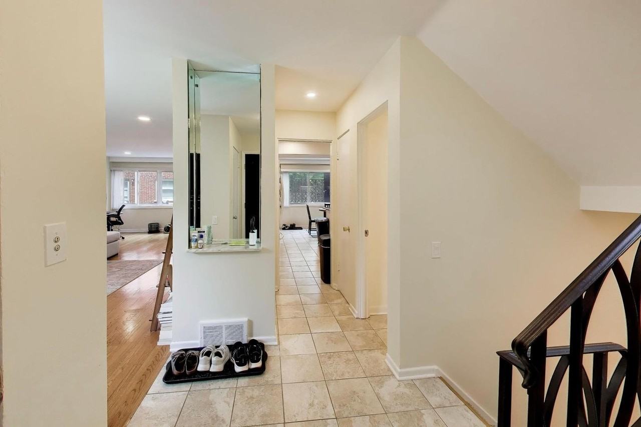 370 Park Ave #E - Photo 4 of 24