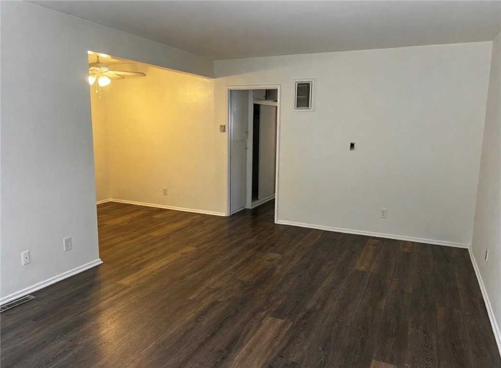 5753 Lexington Ave - Photo 6 of 12