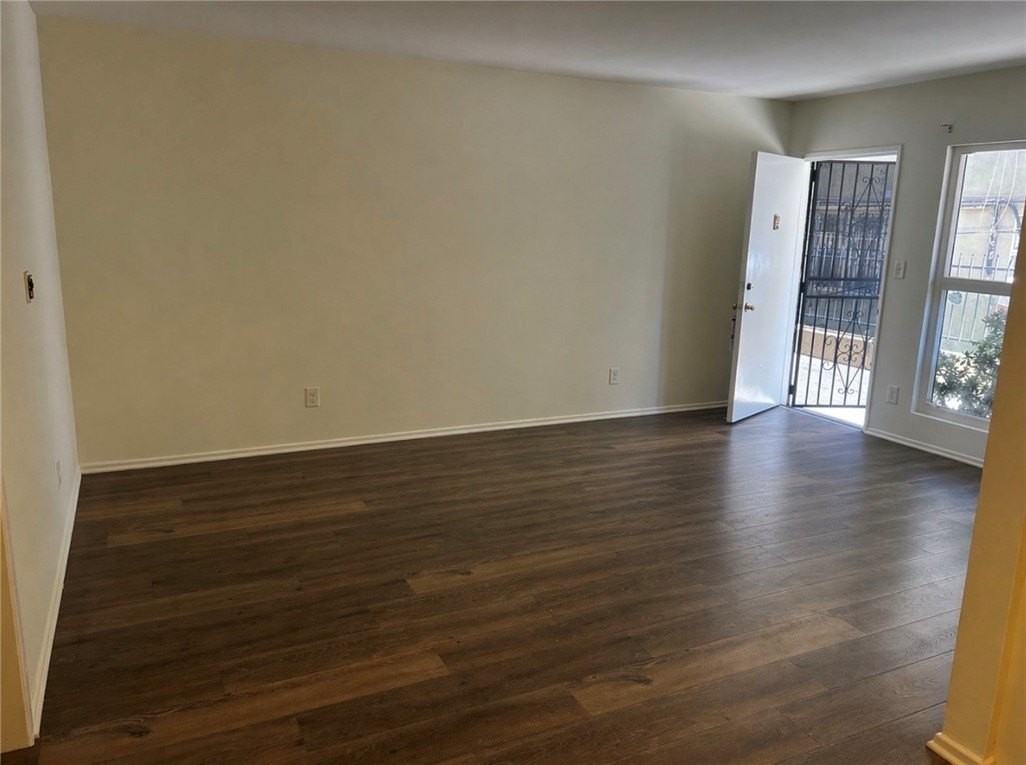 5753 Lexington Ave - Photo 7 of 12