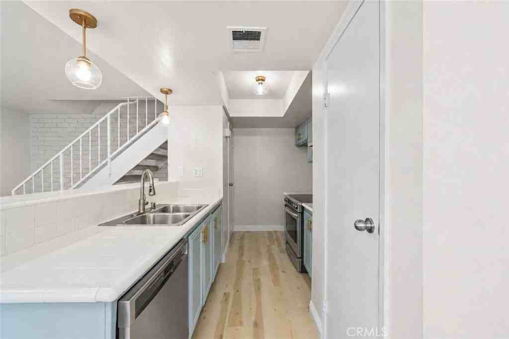 2438 Pepper St - Photo 7 of 26