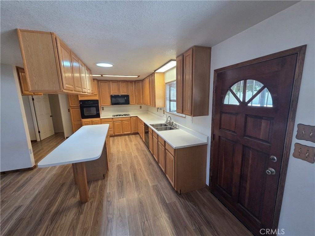 13881 Jicarilla Rd - Photo 4 of 30