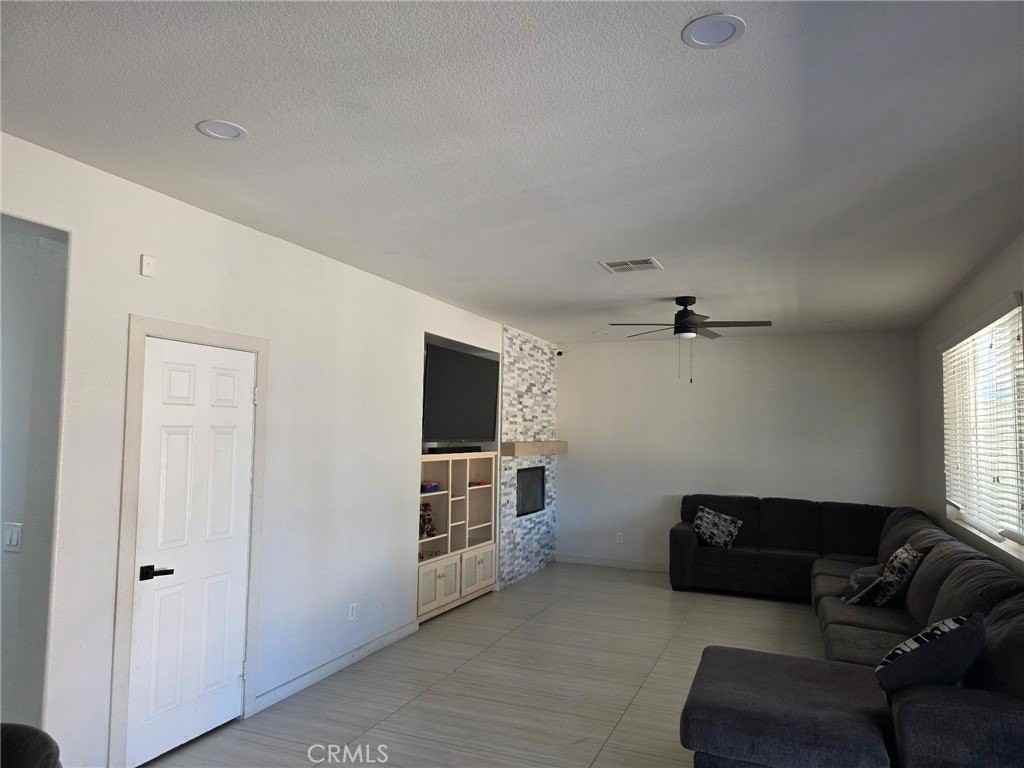 10184 Marissa Ct - Photo 5 of 19