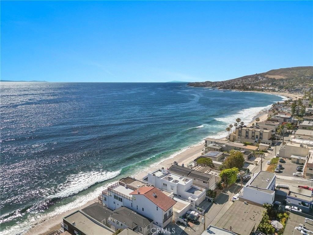 1045 Gaviota Dr #B - Photo 3 of 48