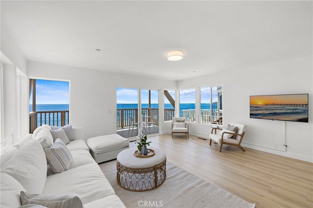 1045 Gaviota Dr #B - Photo 6 of 48