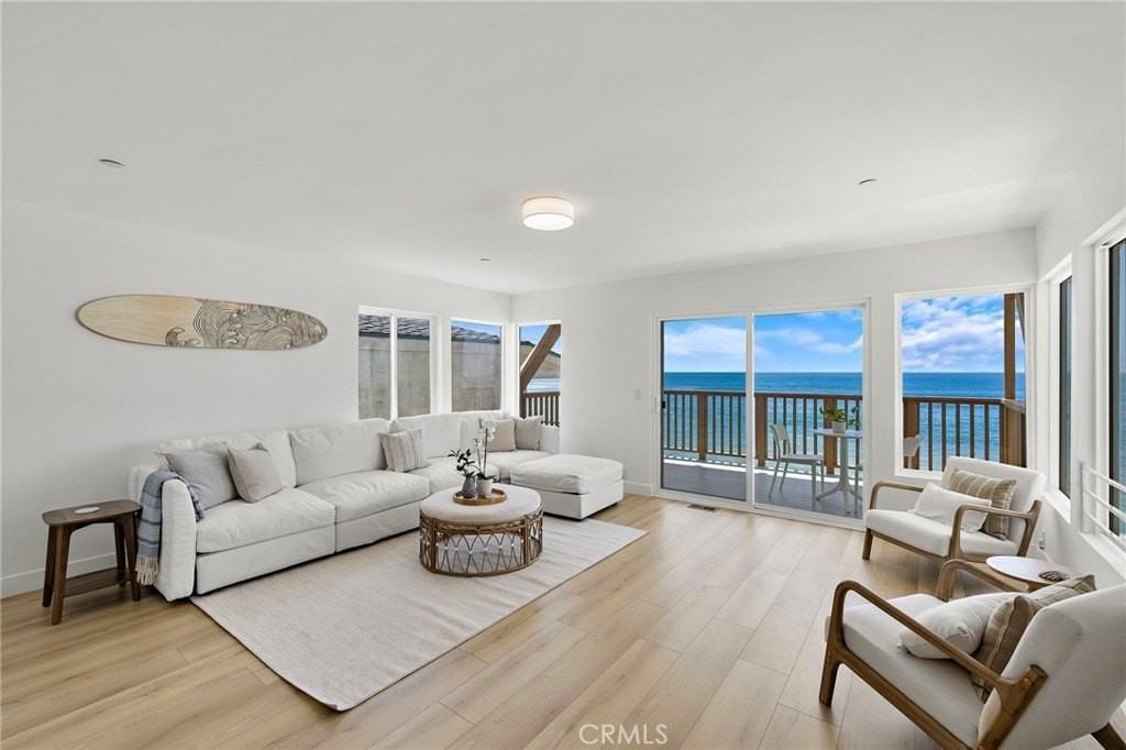 1045 Gaviota Dr #B - Photo 7 of 48