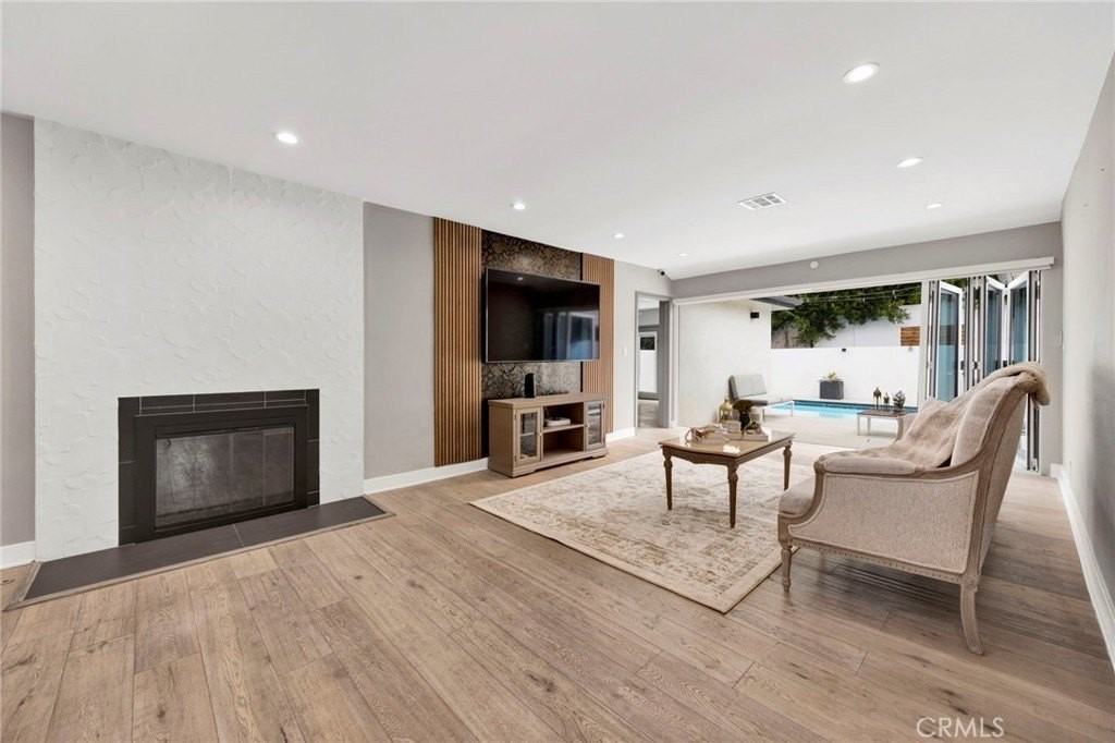 4912 Alonzo Ave - Photo 3 of 12